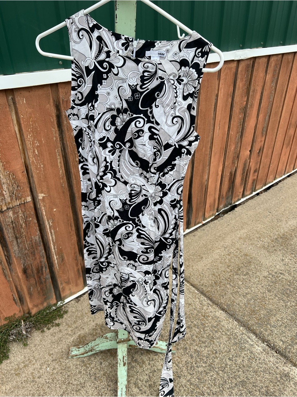 H&M Black and White Paisley Midi Dress